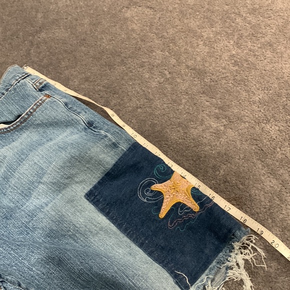 Levis Patchwork Bootcut Jorts - Picture 7 of 7